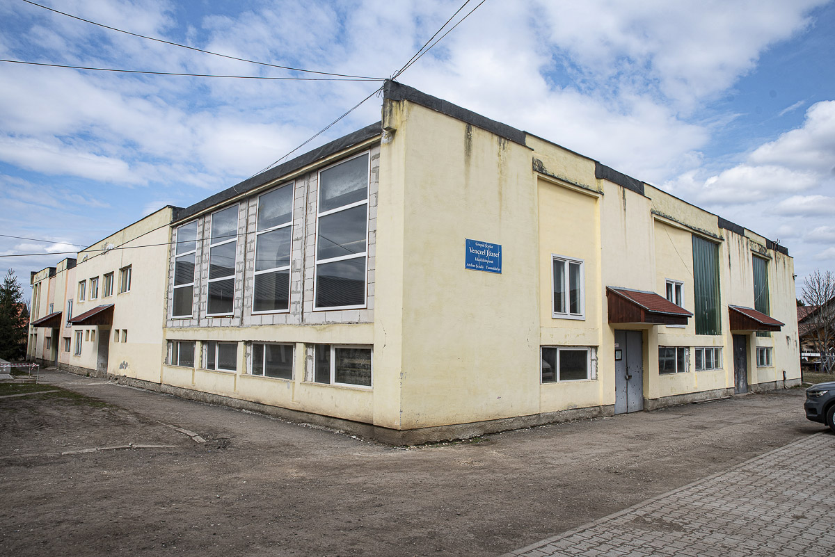 Változatlanul ázik az iskola műhelye